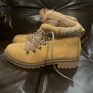 woman’s 8 boots